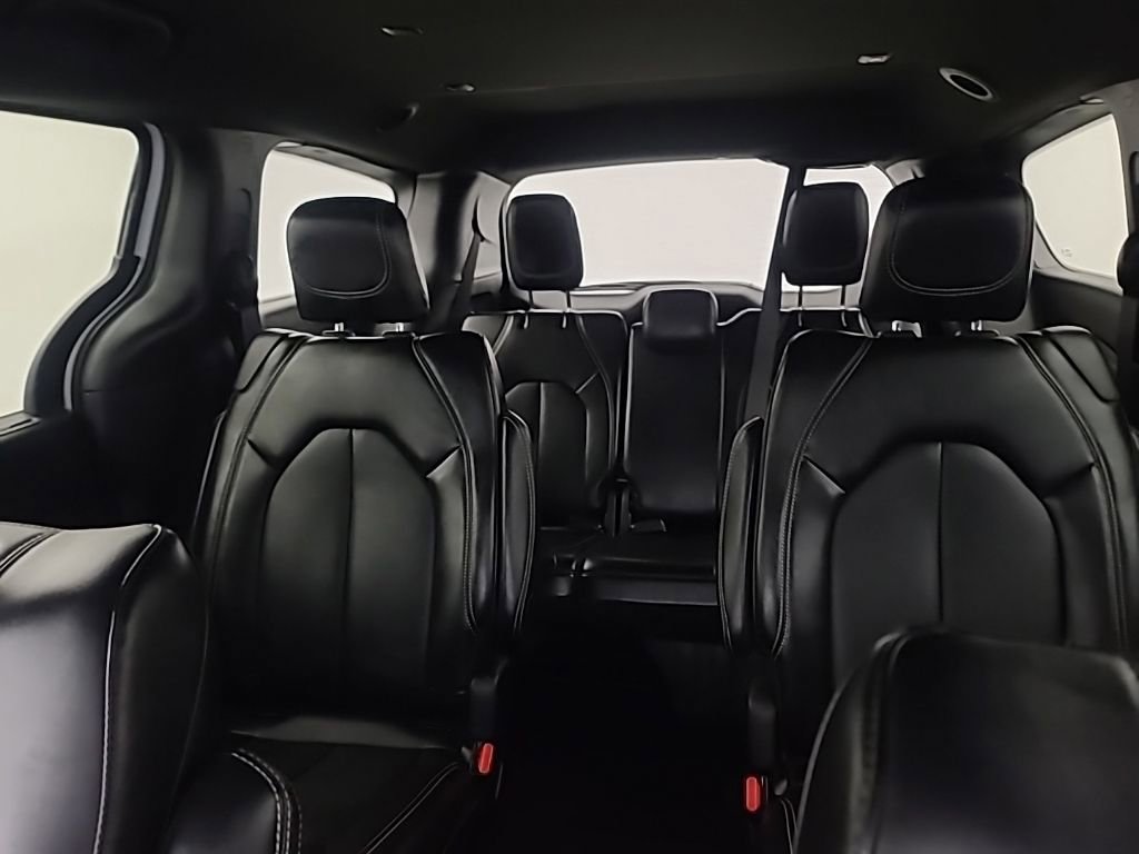 Used 2025 Chrysler Pacifica Select image 39