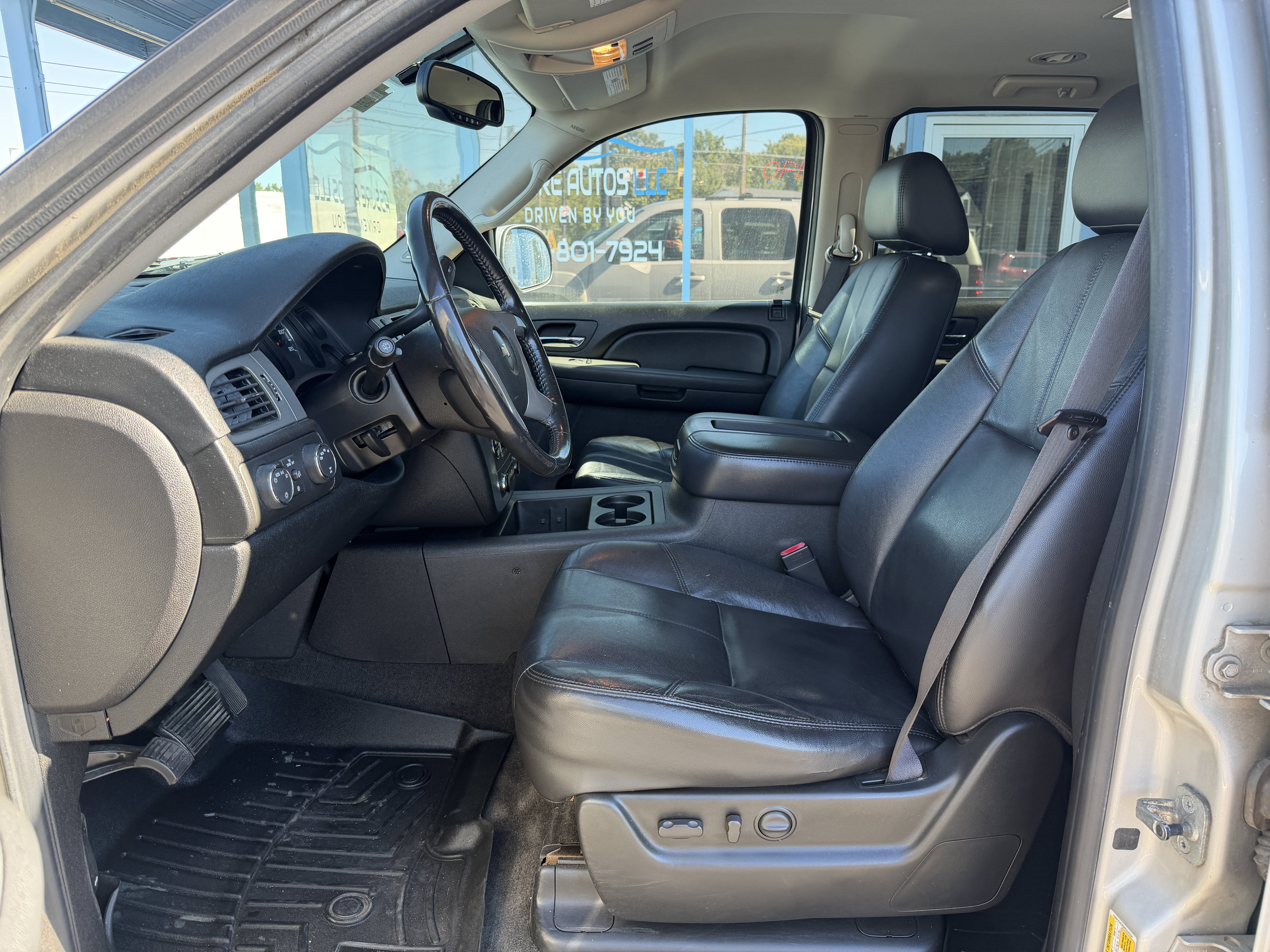 Used 2009 Chevrolet Suburban LT w/ Luxury Package AWD/4WD image 11