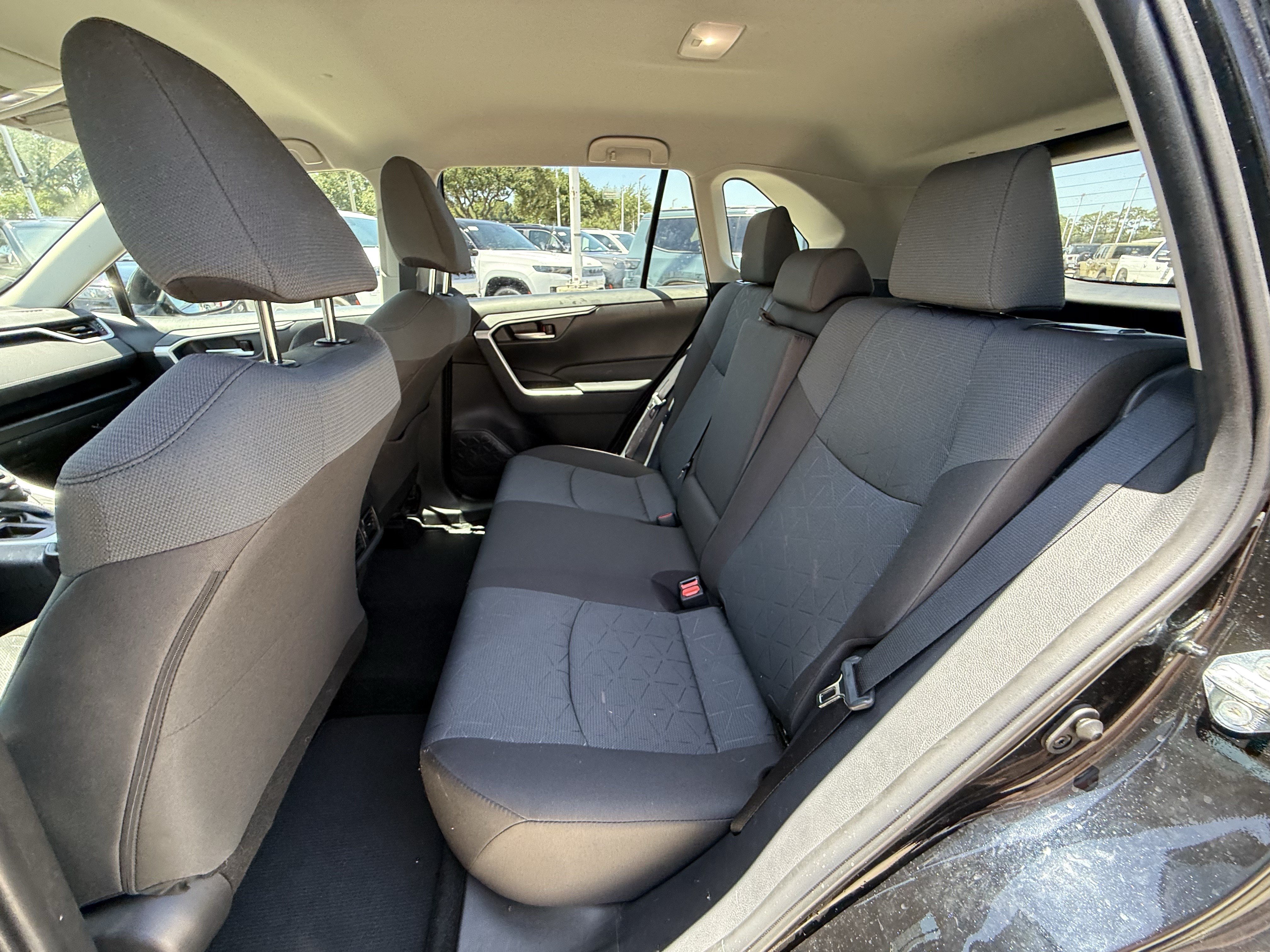 Used 2025 Toyota RAV4 XLE FWD image 30