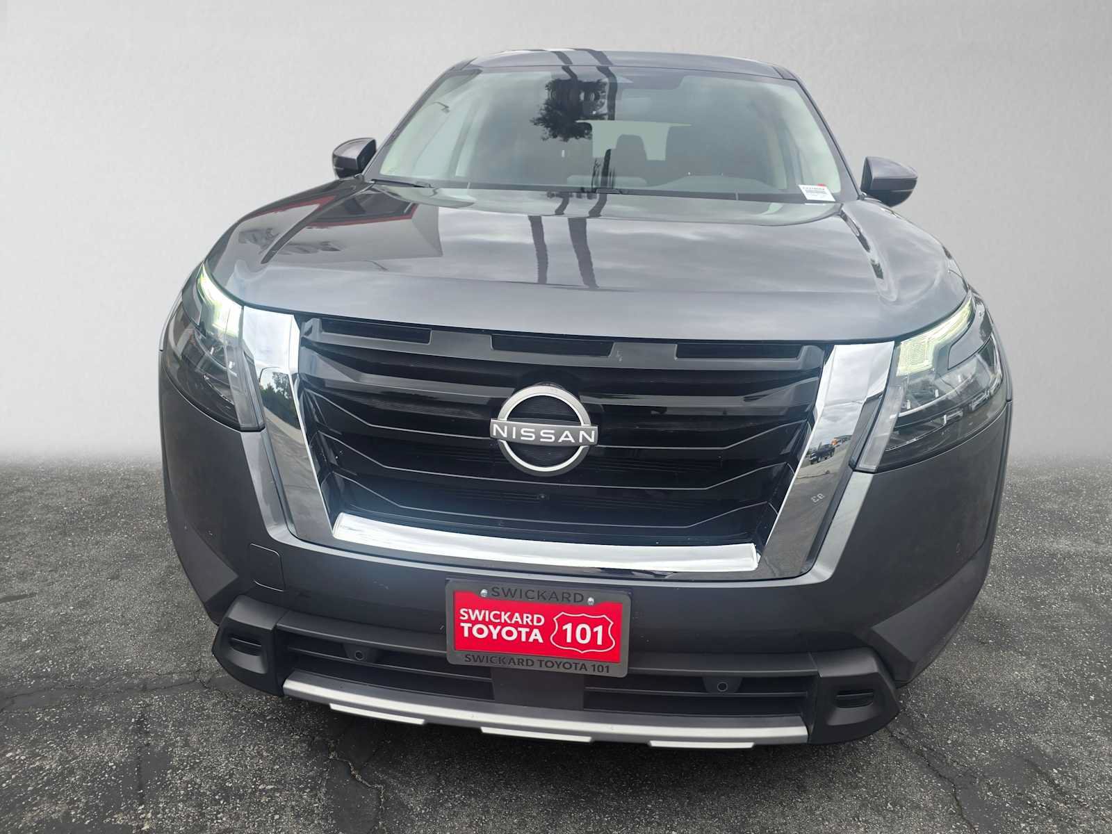 Used 2025 Nissan Pathfinder SL FWD image 8