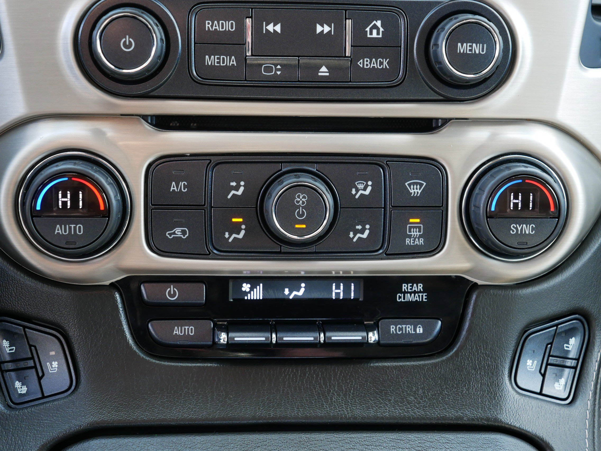 Used 2020 GMC Yukon Denali w/ Denali Premium Package image 23