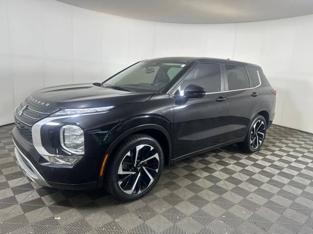 Used 2022 Mitsubishi Outlander SE image 7