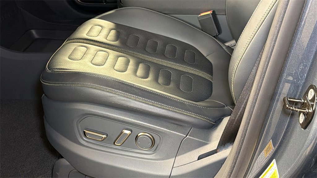 Used 2022 Rivian R1T Launch Edition image 23