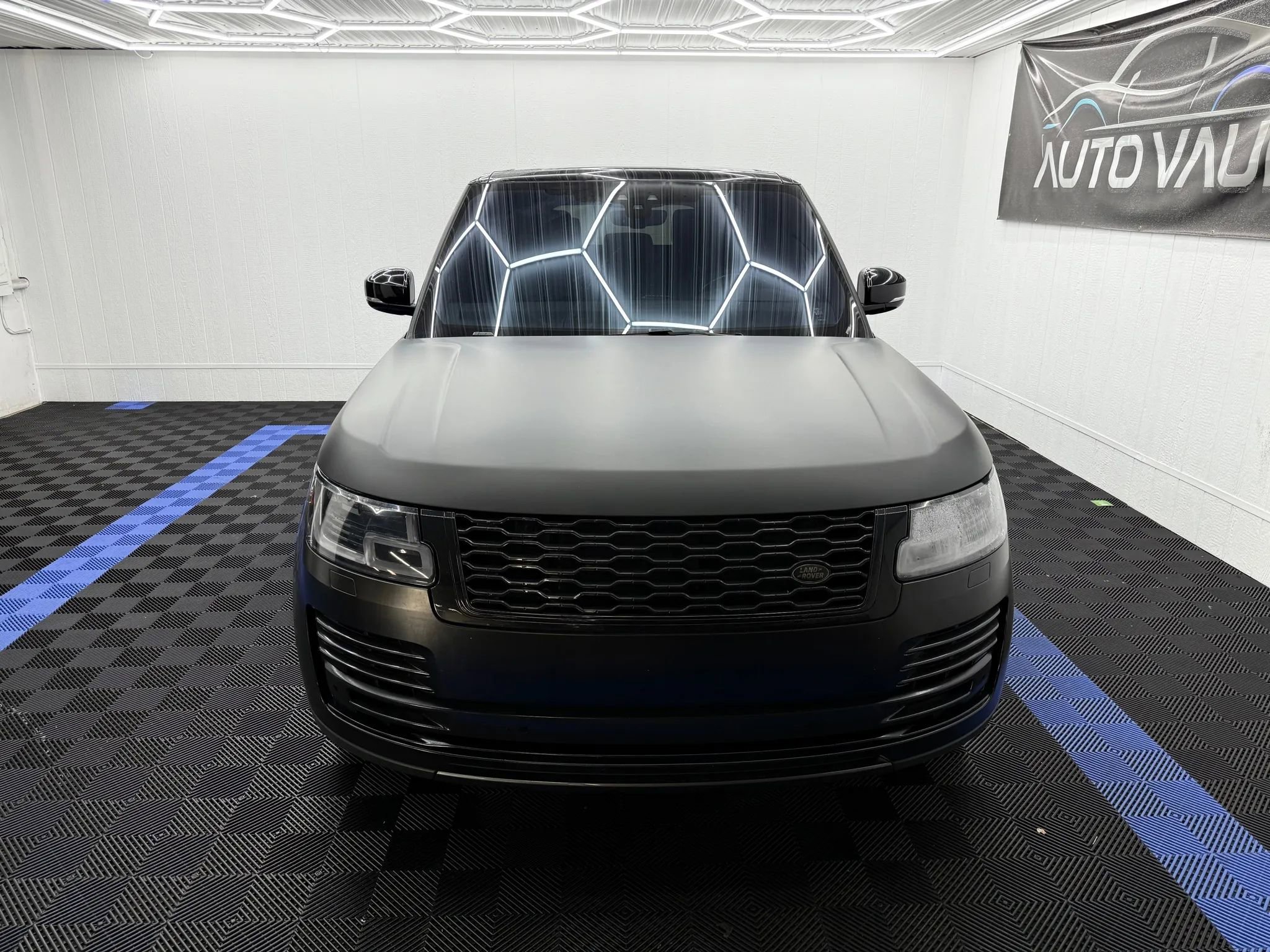 Used 2018 Land Rover Range Rover HSE image 4