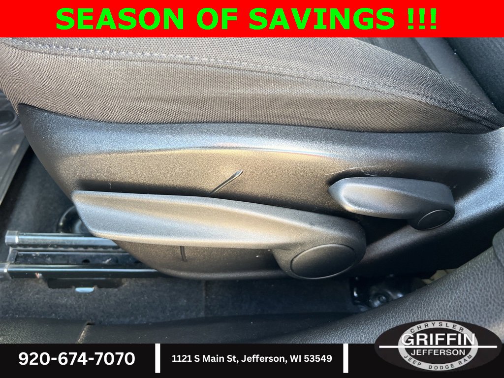 Used 2019 Jeep Renegade Latitude w/ Cold Weather Group image 18