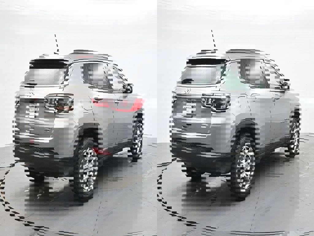 Used 2022 Jeep Compass Latitude image 5