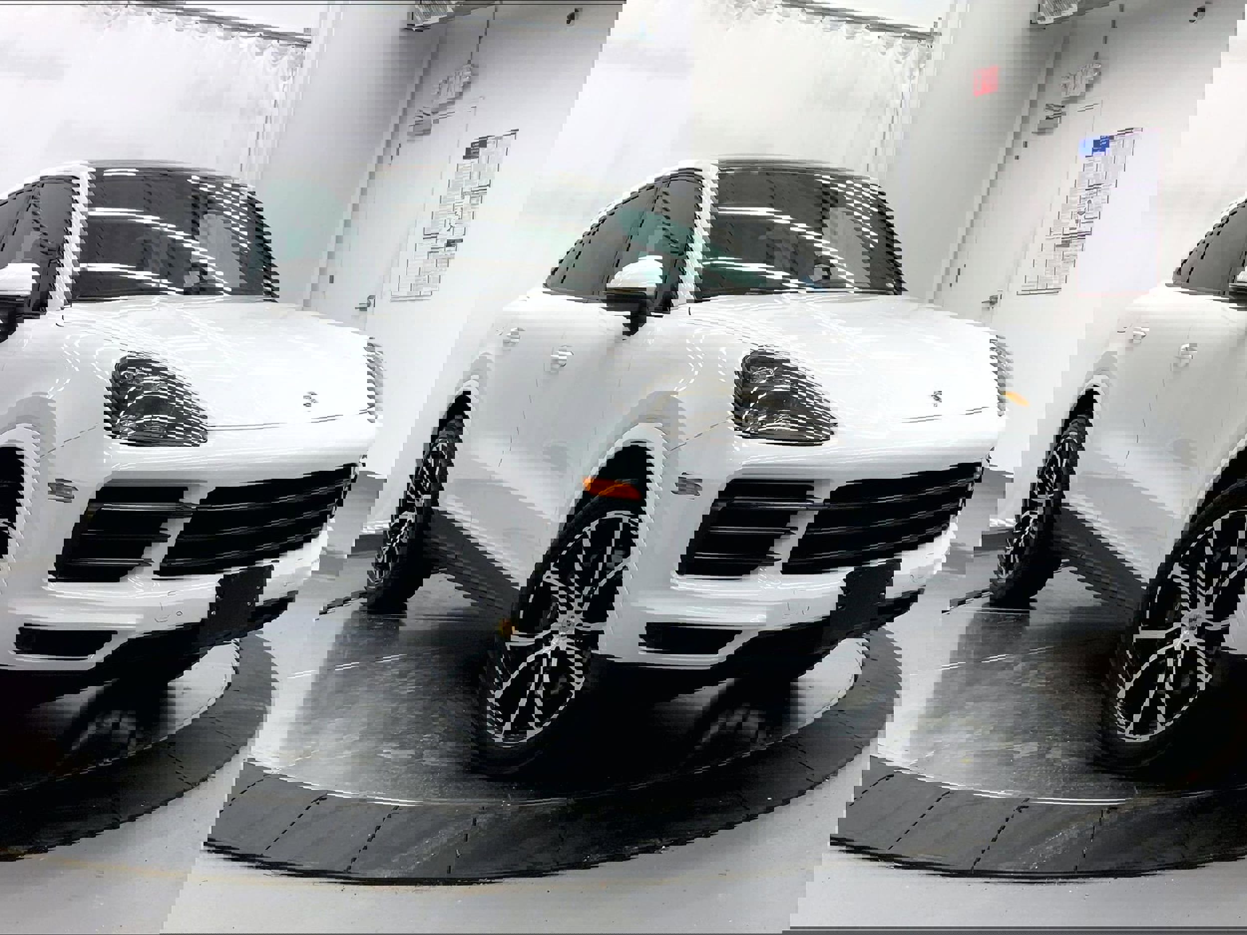 Used 2022 Porsche Cayenne Coupe image 9