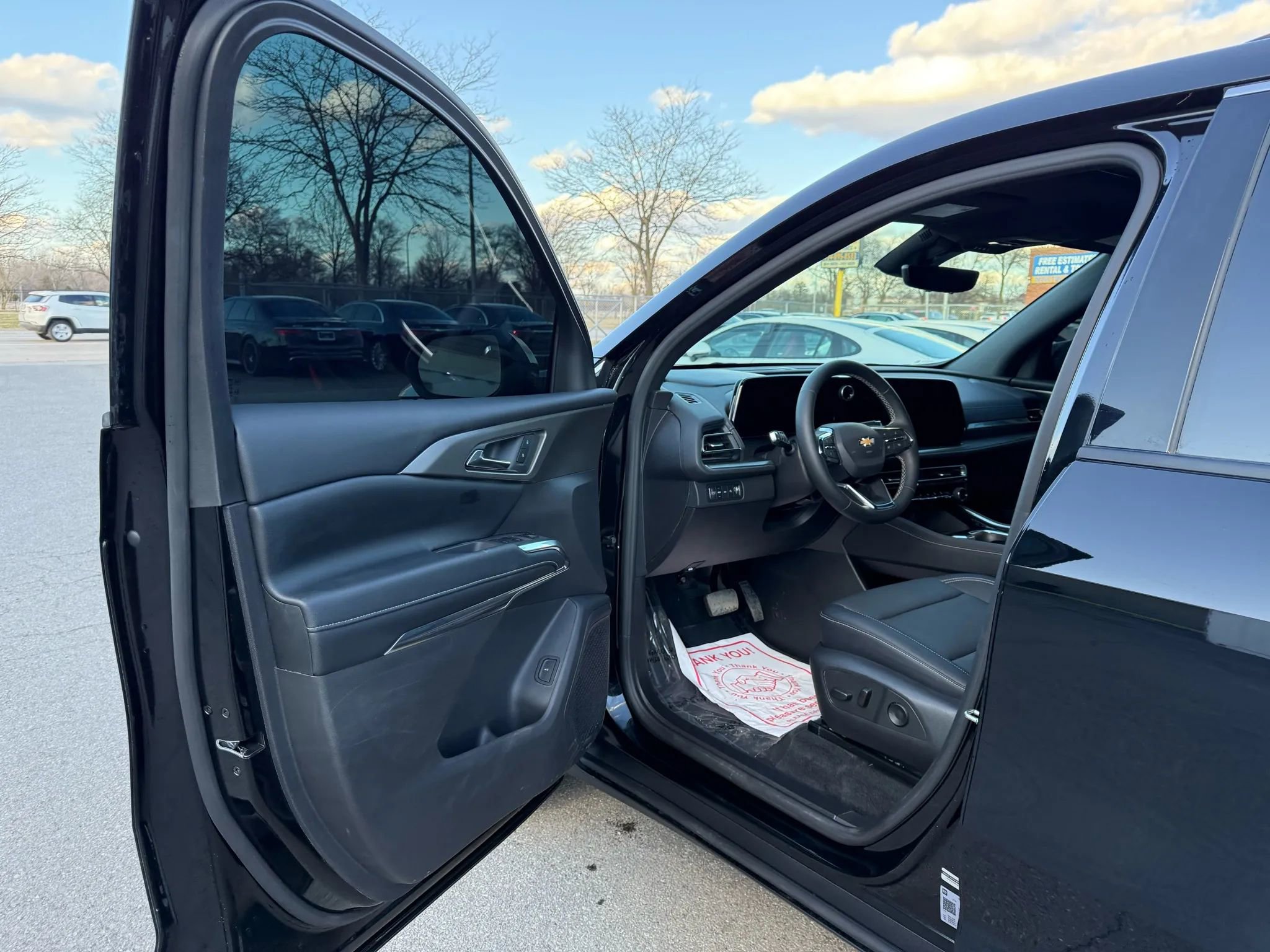 Used 2026 Chevrolet Traverse LT w/ Sun and Wheel Package image 11