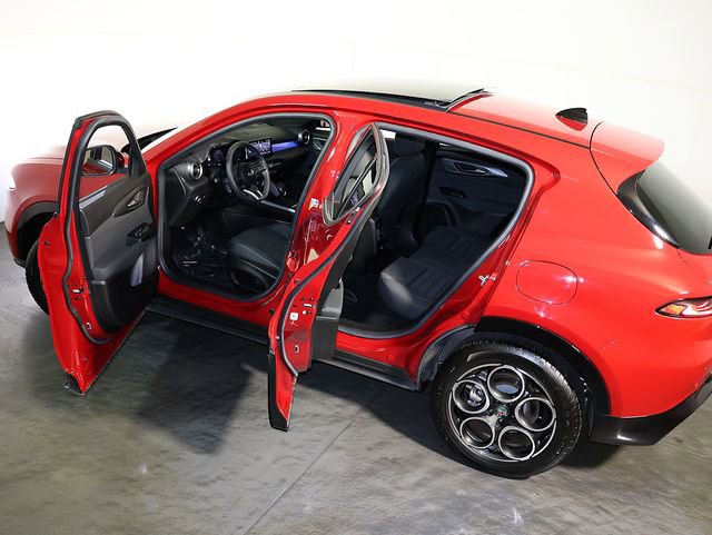 Used 2024 Alfa Romeo Tonale Ti AWD/4WD image 5