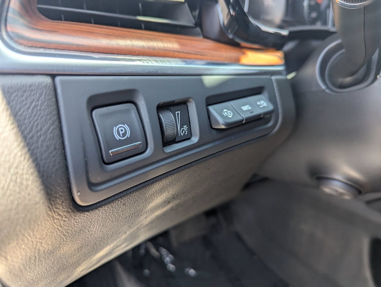 Certified 2023 Cadillac XT5 Premium Luxury w/ Technology Package AWD/4WD image 24