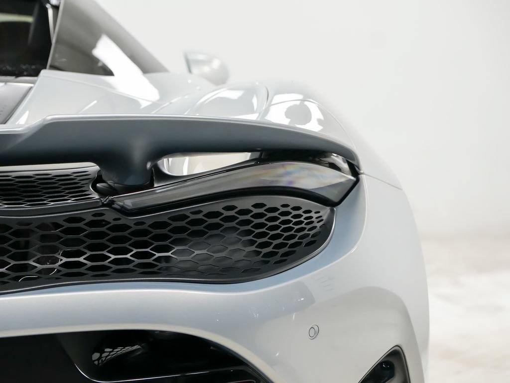 Used 2026 McLaren 750S Spider RWD image 12