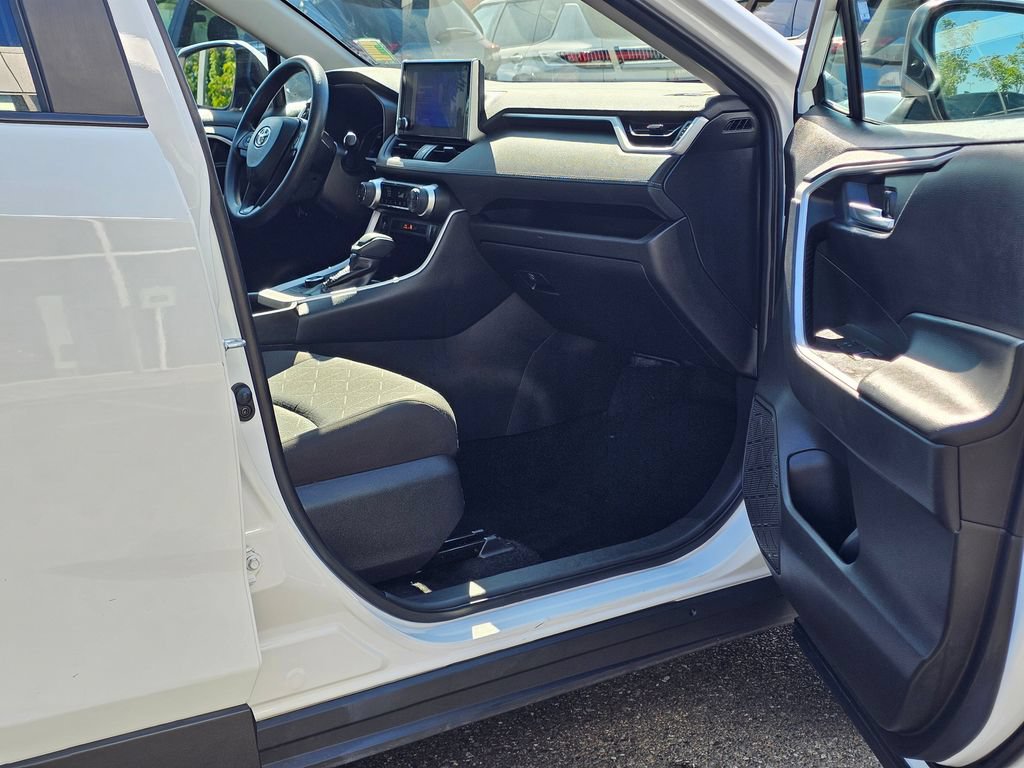 Used 2025 Toyota RAV4 XLE AWD/4WD image 13
