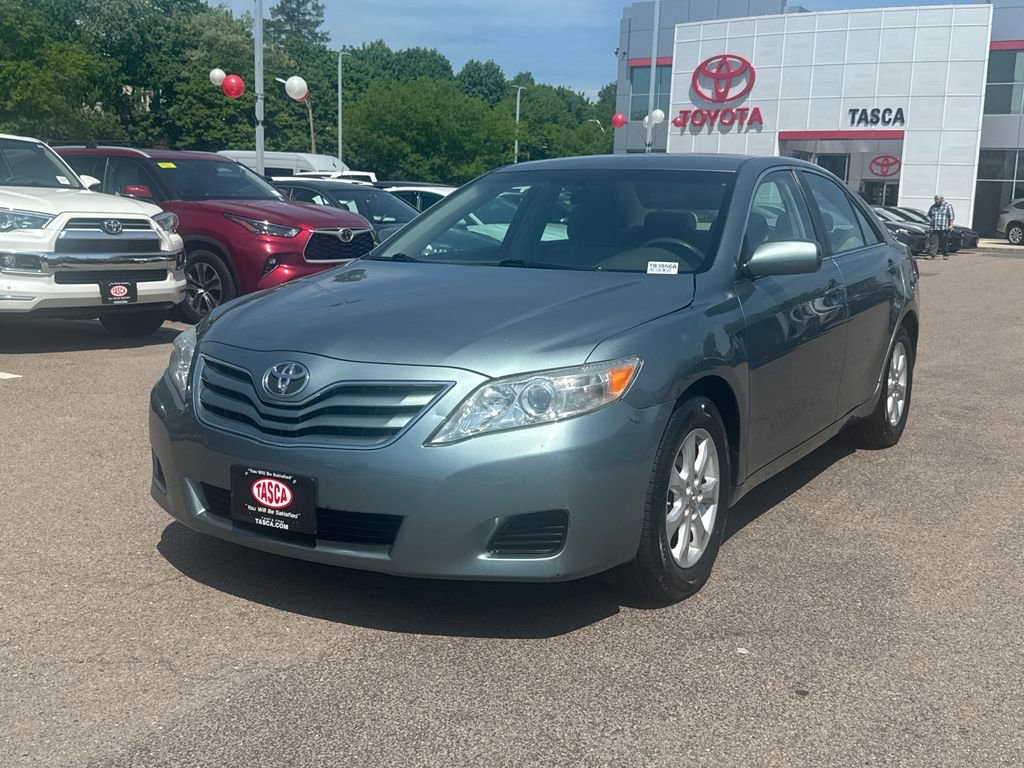 Used 2011 Toyota Camry LE w/ LE Extra-Value Pkg FWD image 4