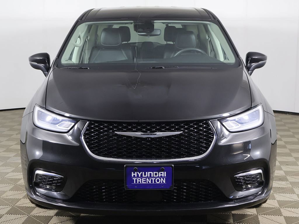 Used 2023 Chrysler Pacifica Touring-L FWD image 13