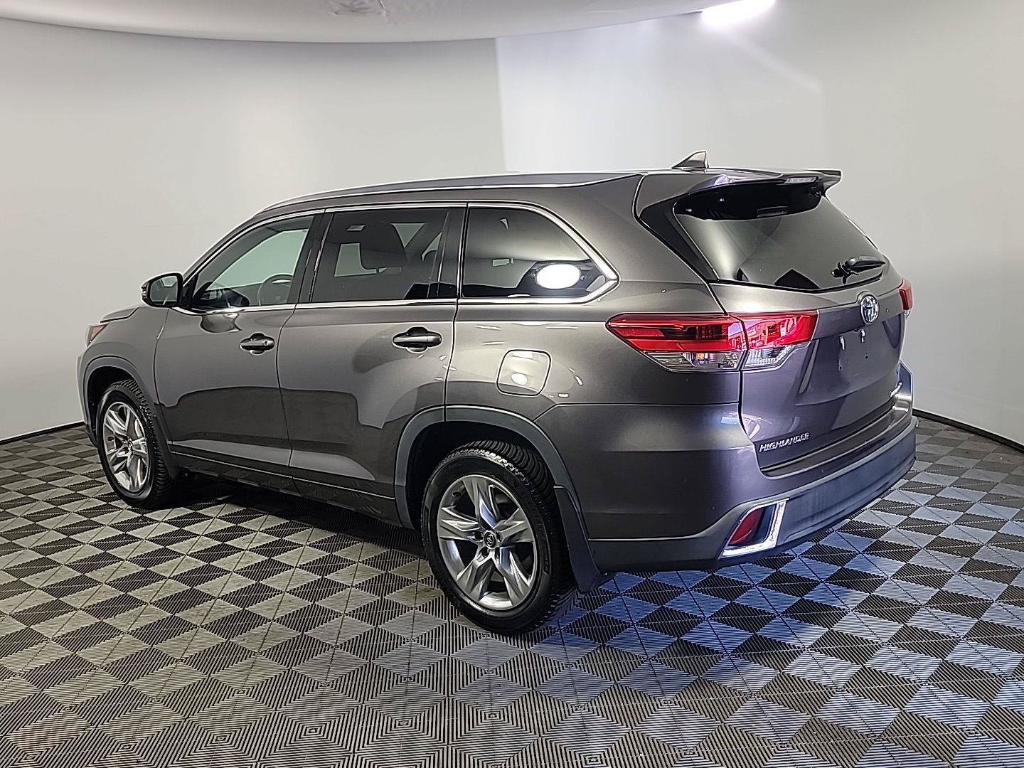 Used 2018 Toyota Highlander Limited AWD/4WD image 10