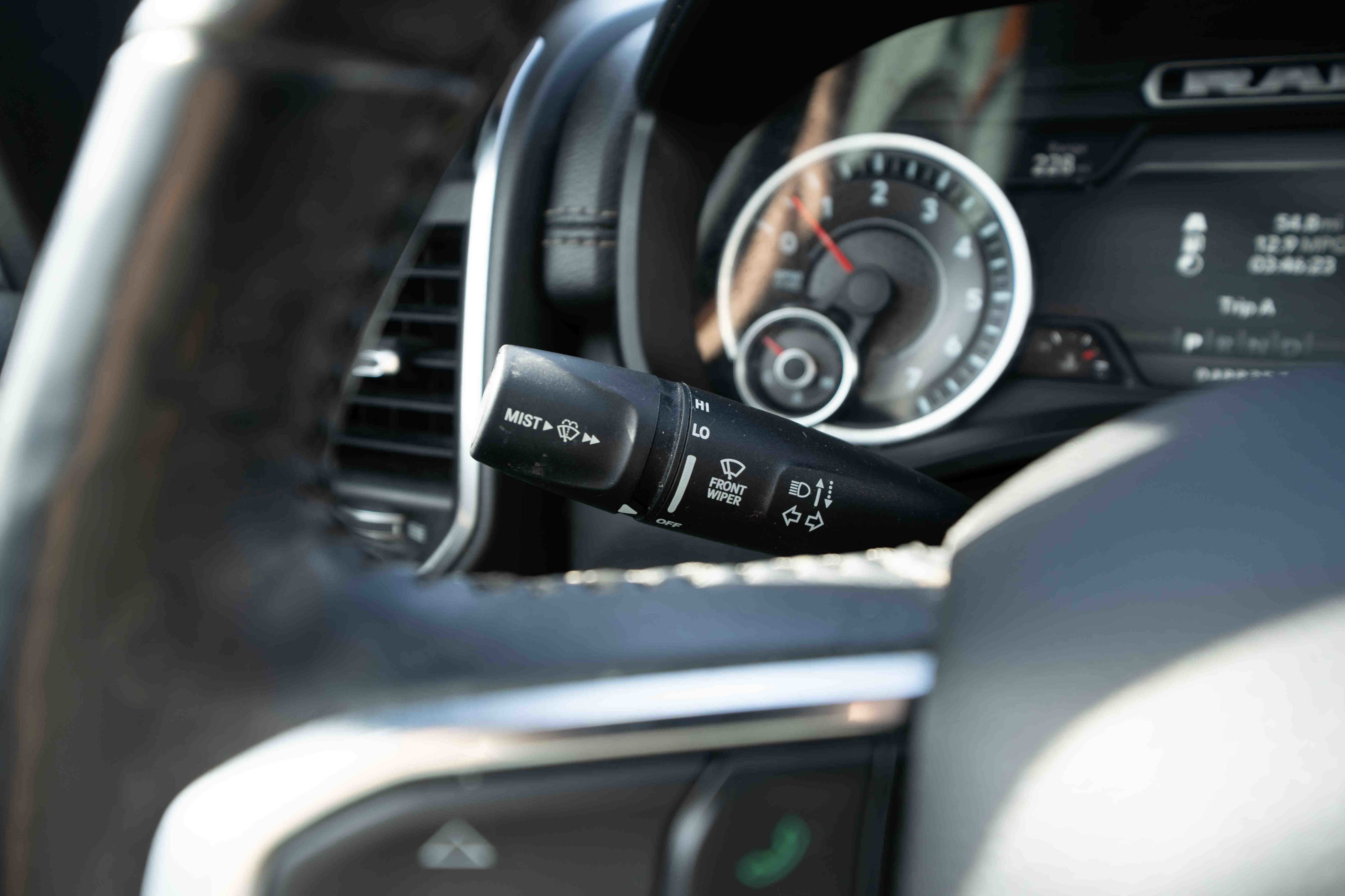 Used 2019 RAM 1500 Laramie AWD/4WD image 13