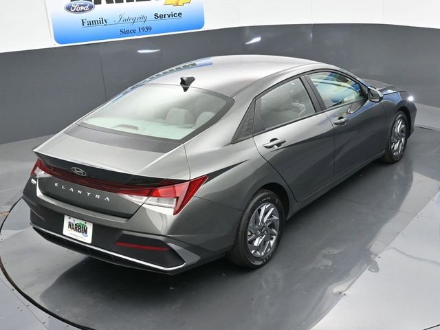Used 2024 Hyundai Elantra SEL image 25