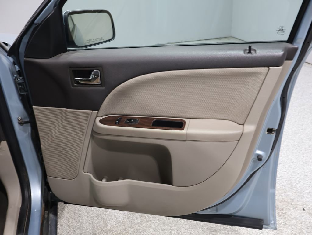 Used 2008 Ford Taurus SEL image 24