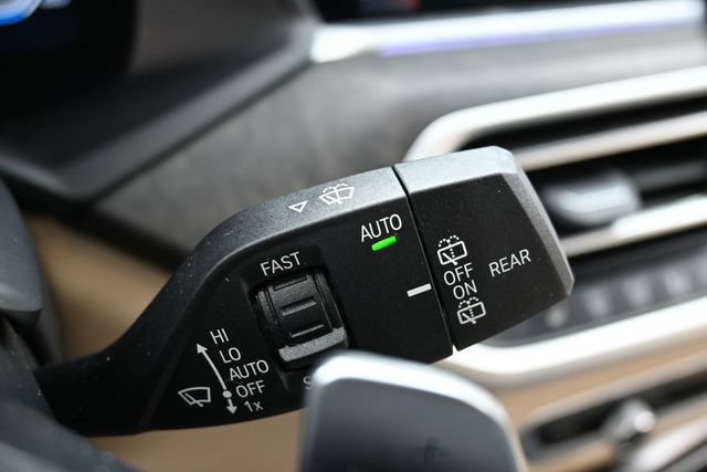 Used 2022 BMW X5 xDrive40i w/ Executive Package AWD/4WD image 18