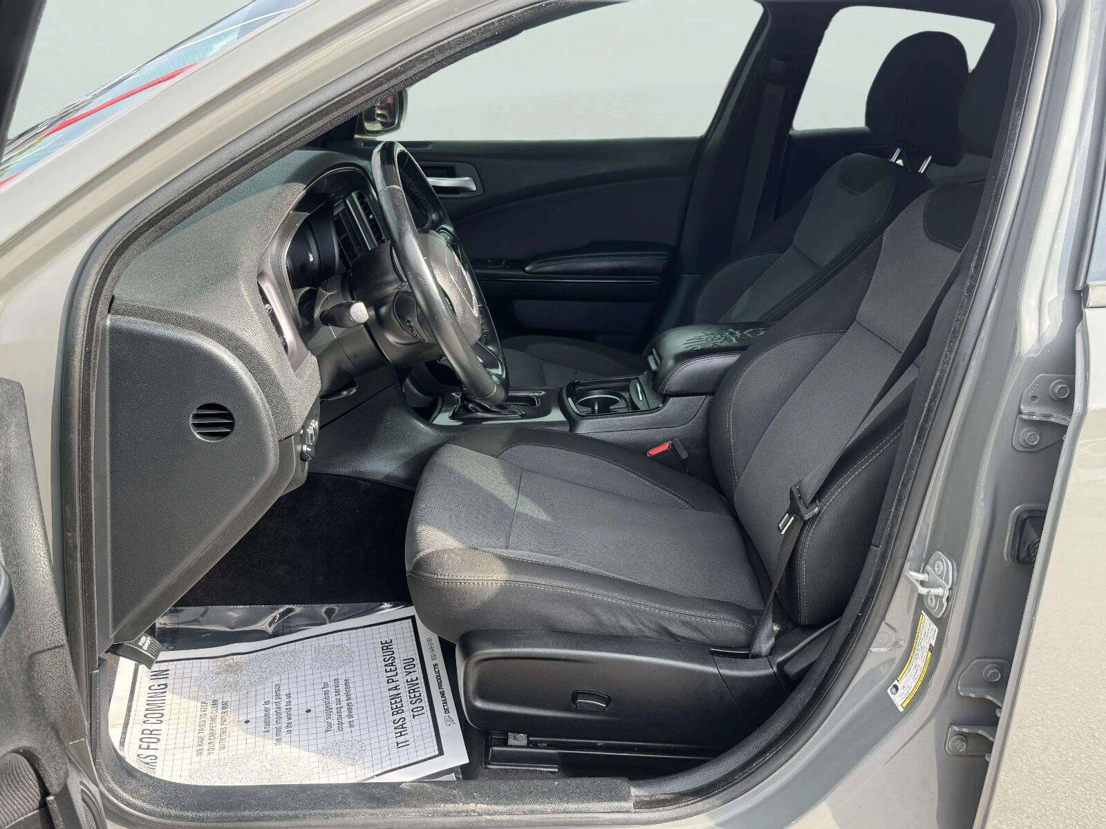 Used 2018 Dodge Charger SXT RWD image 16