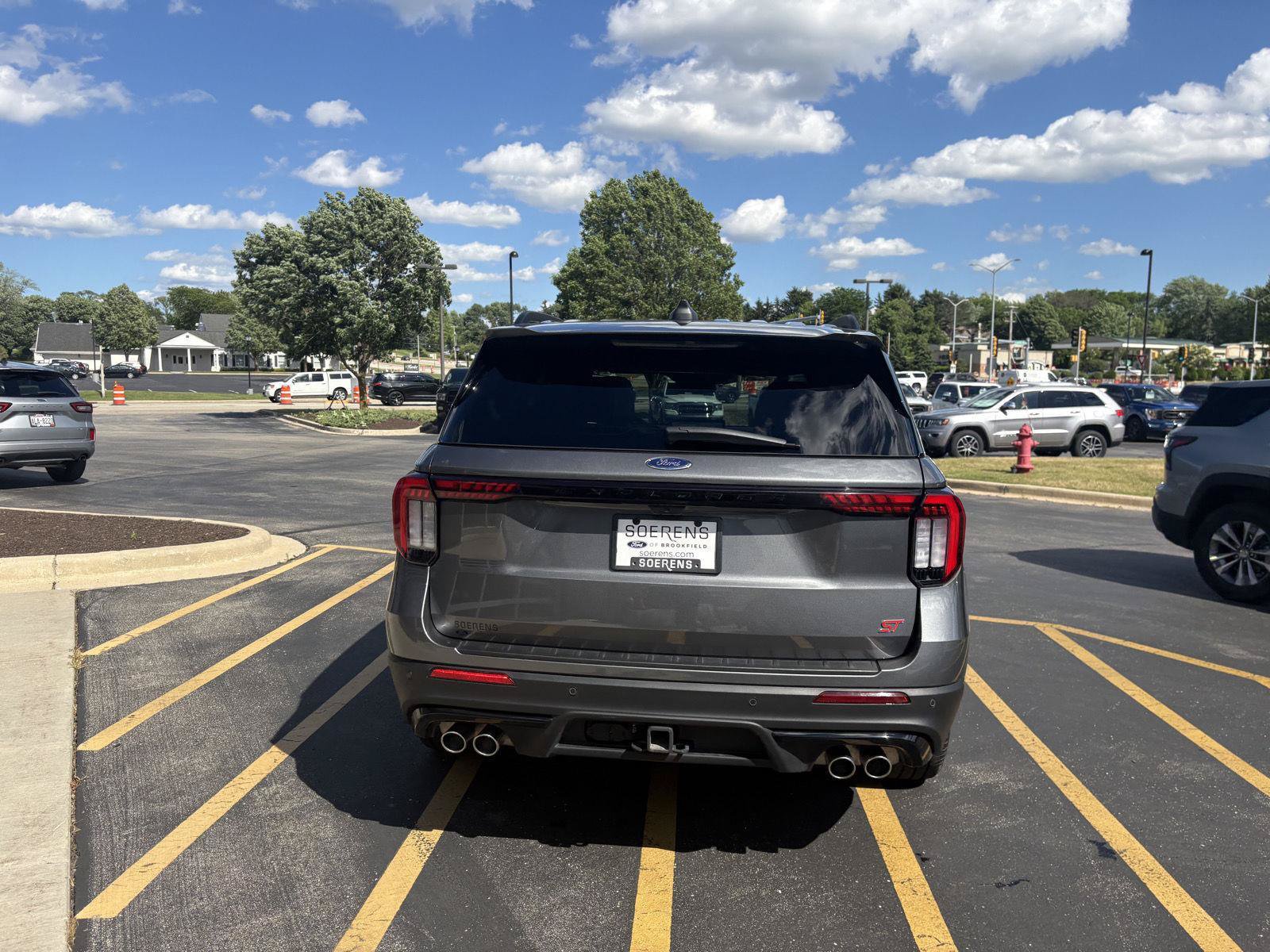 Used 2025 Ford Explorer ST AWD/4WD image 5
