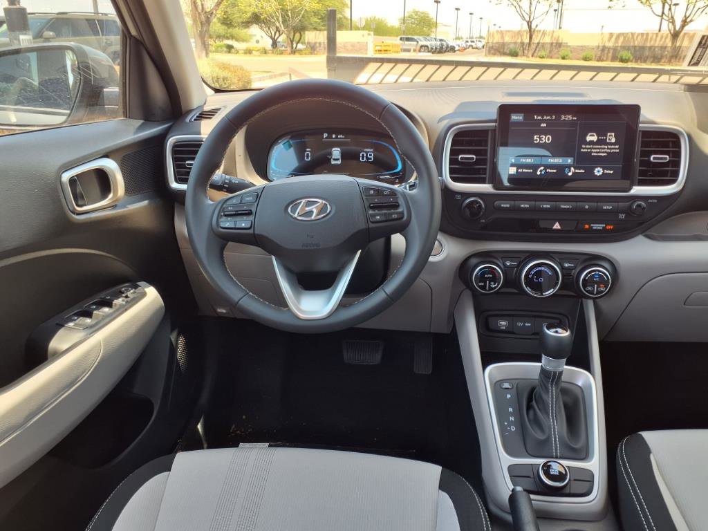 Certified 2025 Hyundai Venue SEL image 10