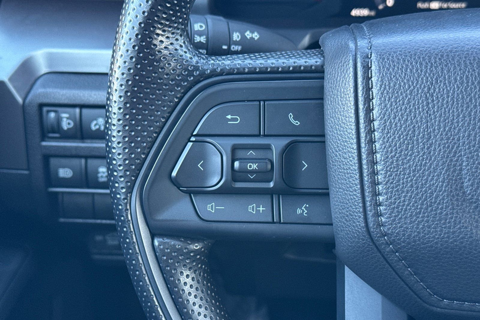 Certified 2025 Toyota Tacoma SR5 image 28