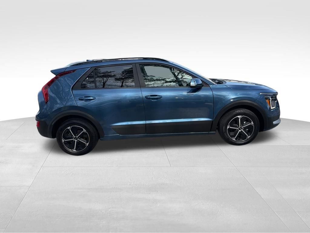 Certified 2025 Kia Niro EX FWD image 7