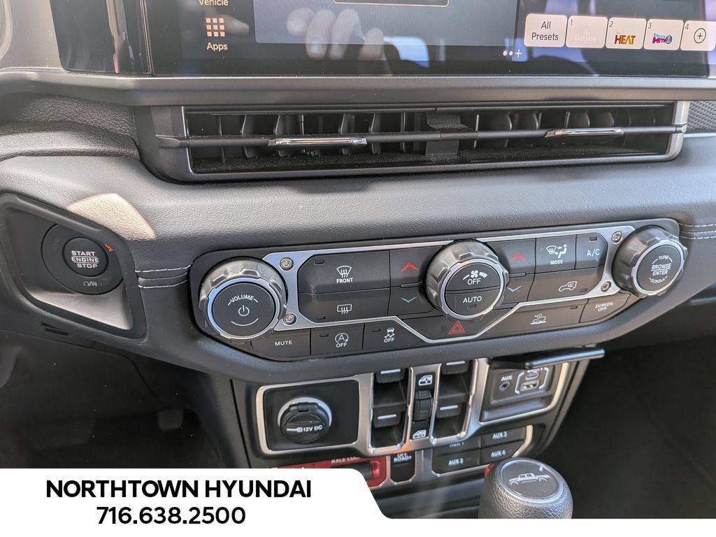 Used 2026 Jeep Gladiator Mojave AWD/4WD image 17