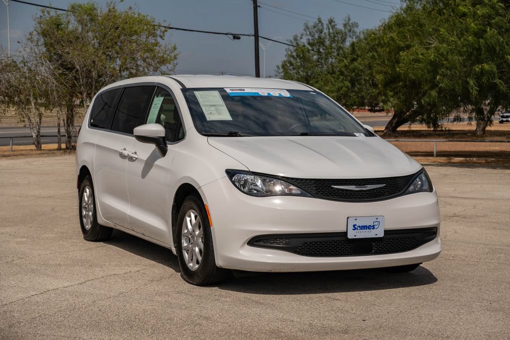 Used 2023 Chrysler Voyager LX FWD image 2