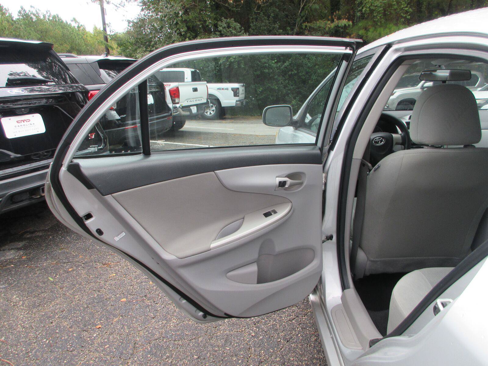 Used 2012 Toyota Corolla LE w/ Premium Pkg FWD image 15