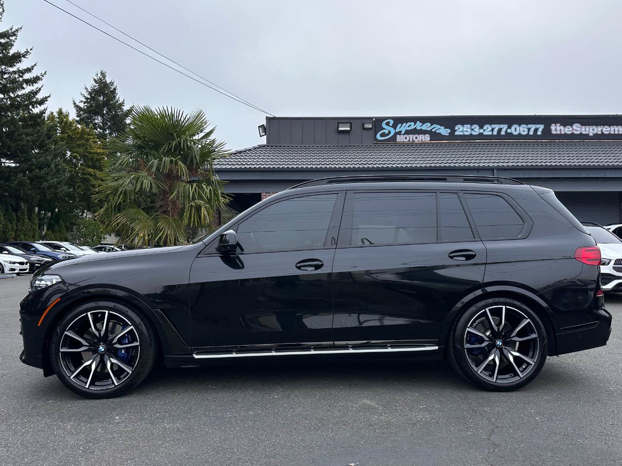 Used 2021 BMW X7 xDrive40i w/ M Sport Package AWD/4WD image 3