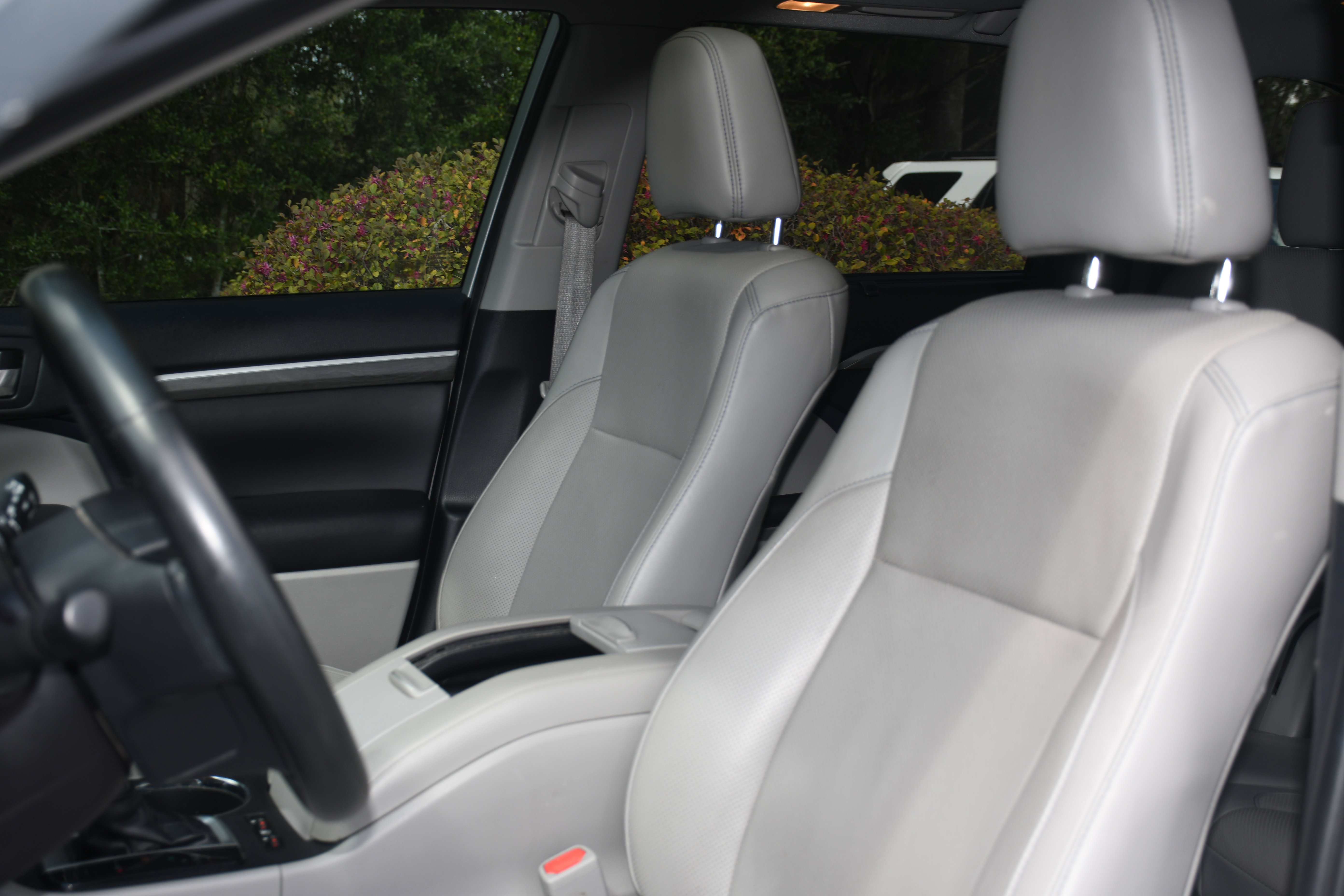 Used 2019 Toyota Highlander Limited FWD image 13