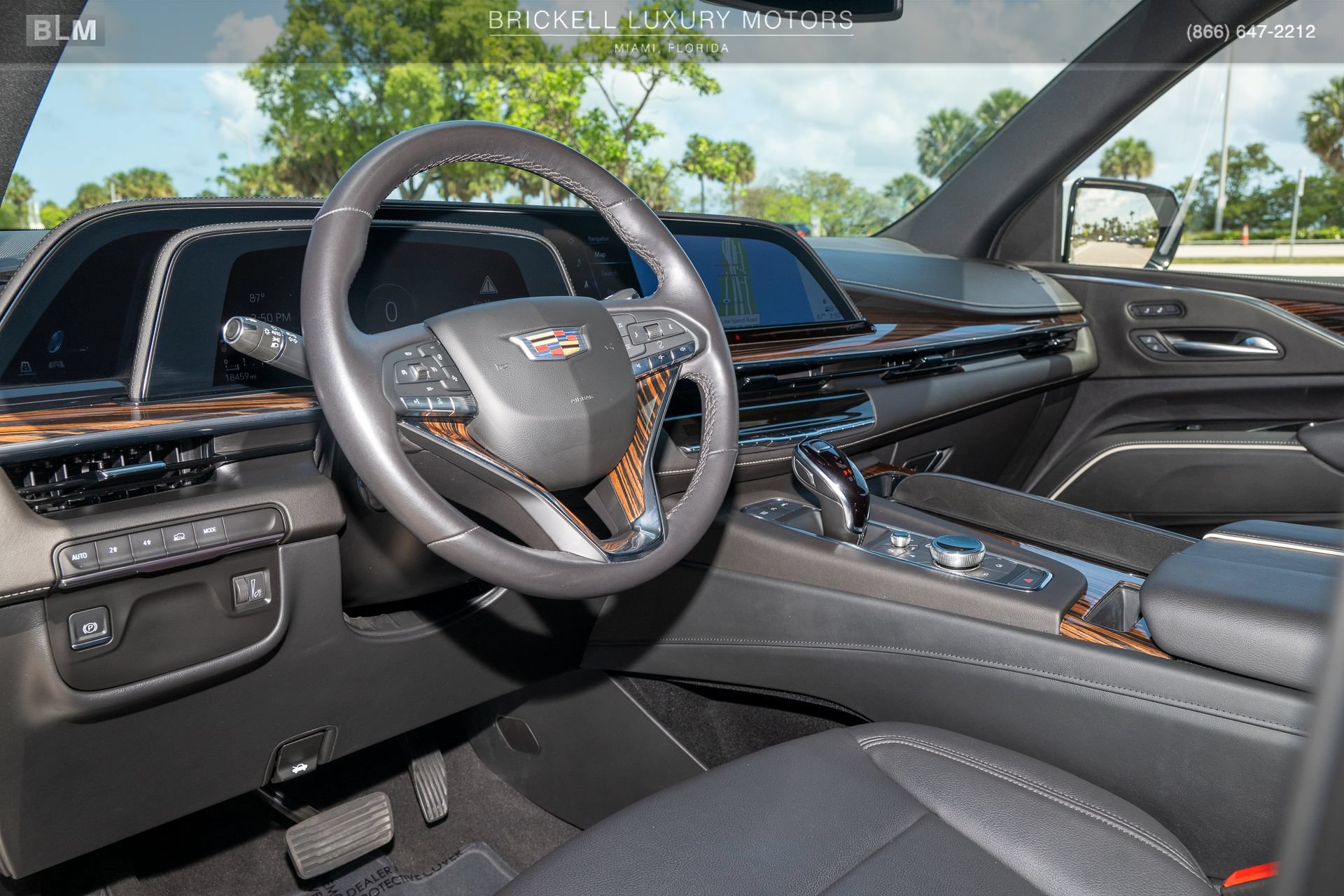 Used 2024 Cadillac Escalade ESV Luxury AWD/4WD image 5