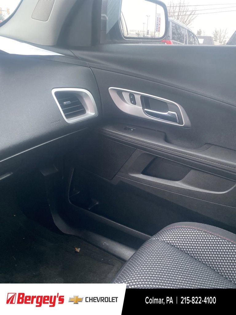 Used 2017 Chevrolet Equinox LS image 32