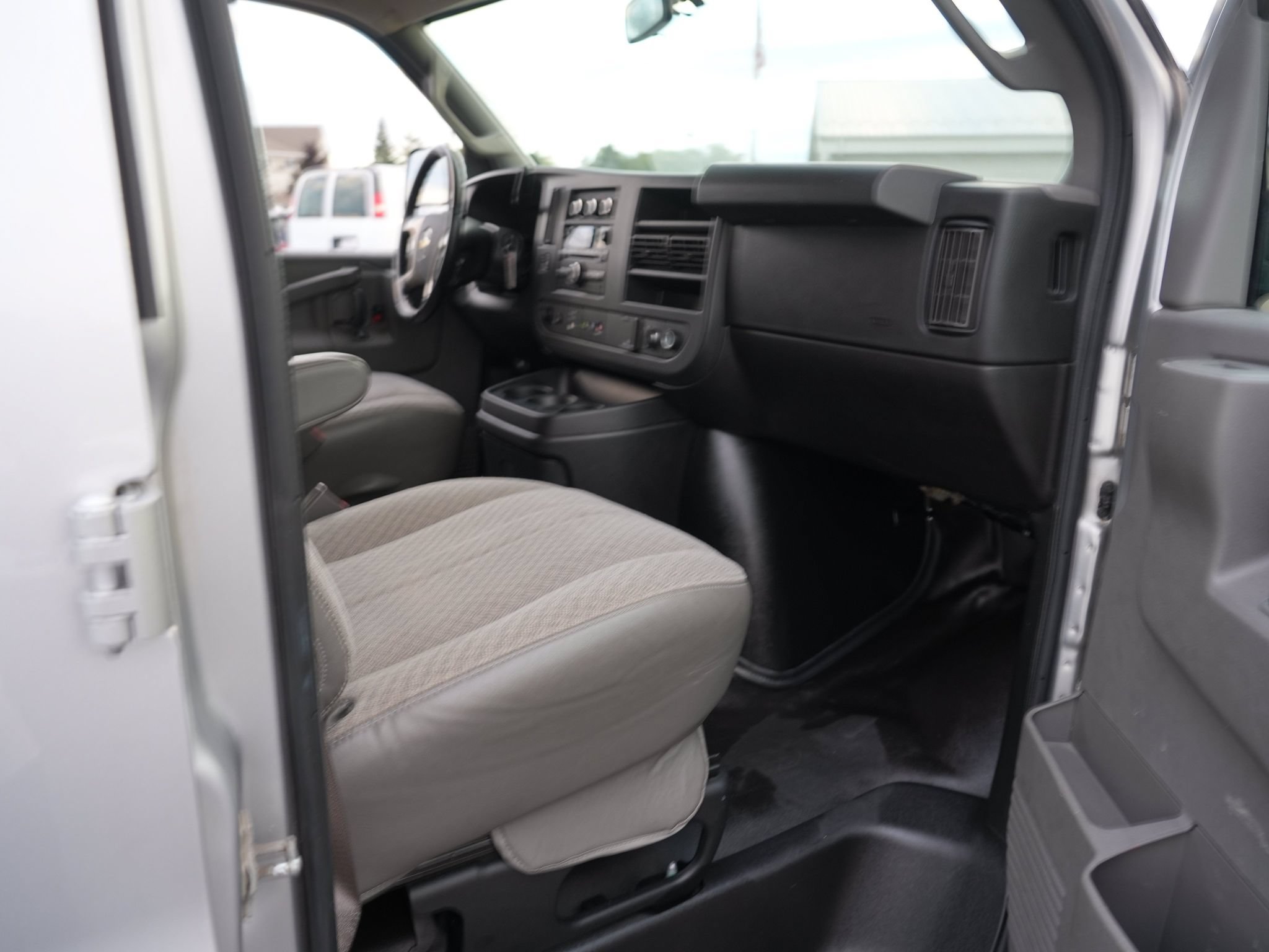 Used 2018 Chevrolet Express 2500 LS w/ Driver Convenience Package RWD image 20
