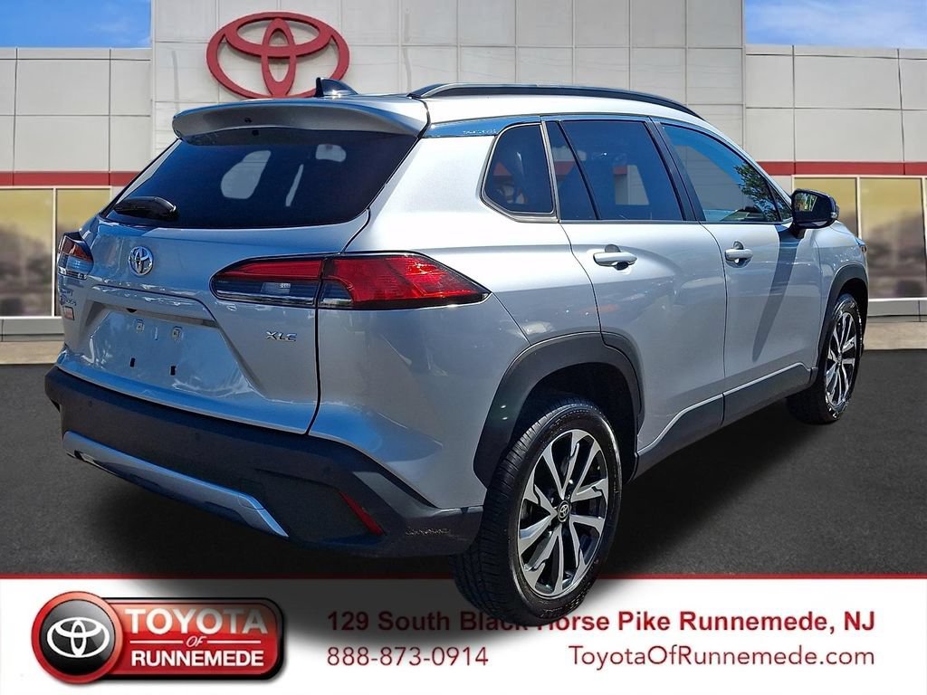 Certified 2025 Toyota Corolla Cross XLE FWD image 6
