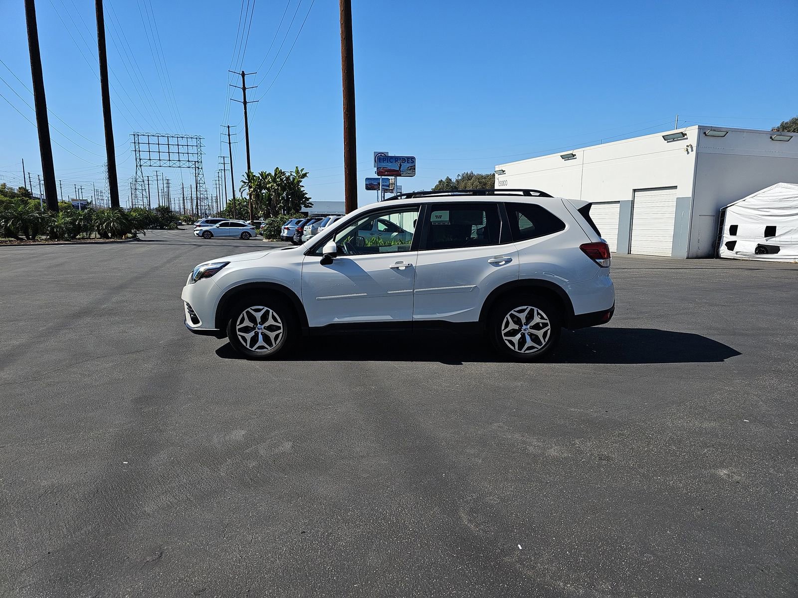 Used 2023 Subaru Forester Premium image 4