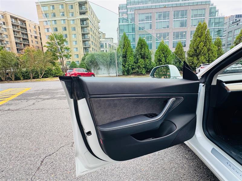 Used 2018 Tesla Model 3 image 30