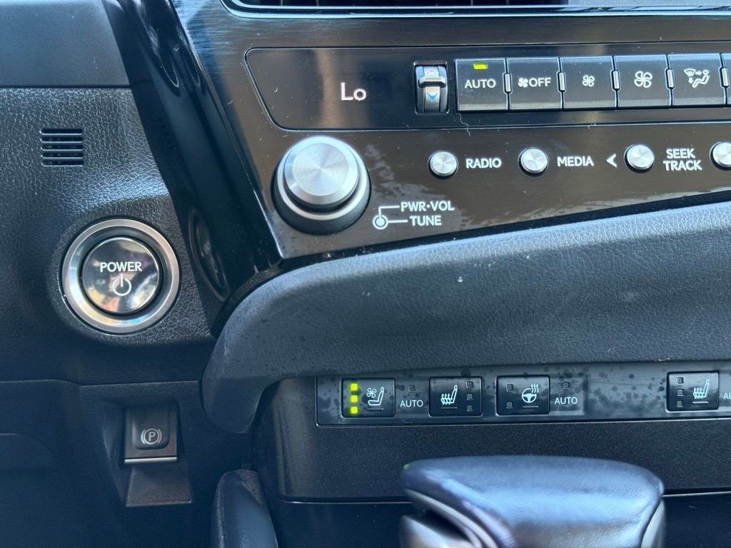 Certified 2023 Lexus ES 300h w/ Premium Package FWD image 32