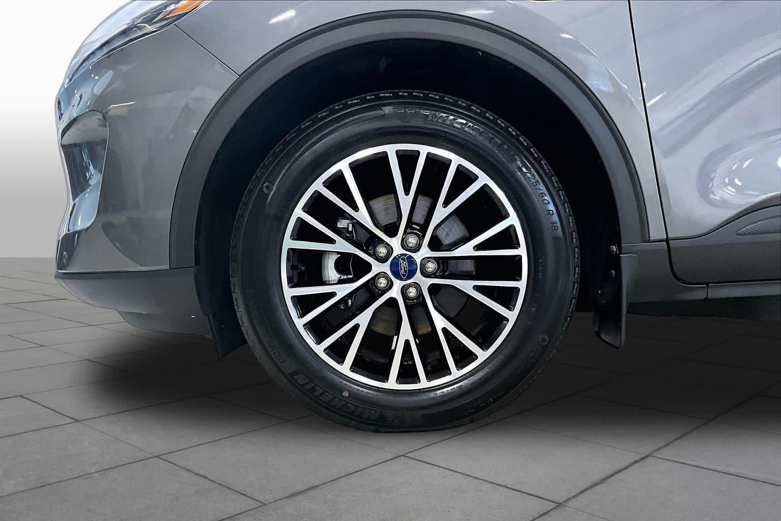 Used 2022 Ford Escape Titanium FWD image 11