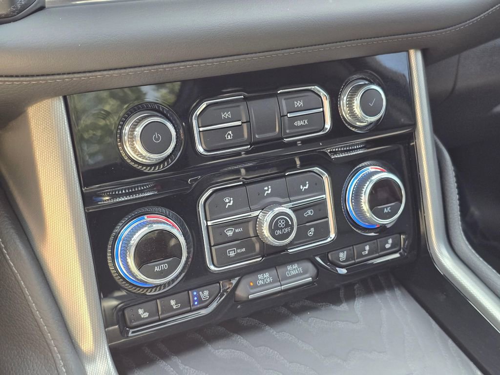 Used 2023 GMC Yukon XL Denali w/ Denali Reserve Package AWD/4WD image 36