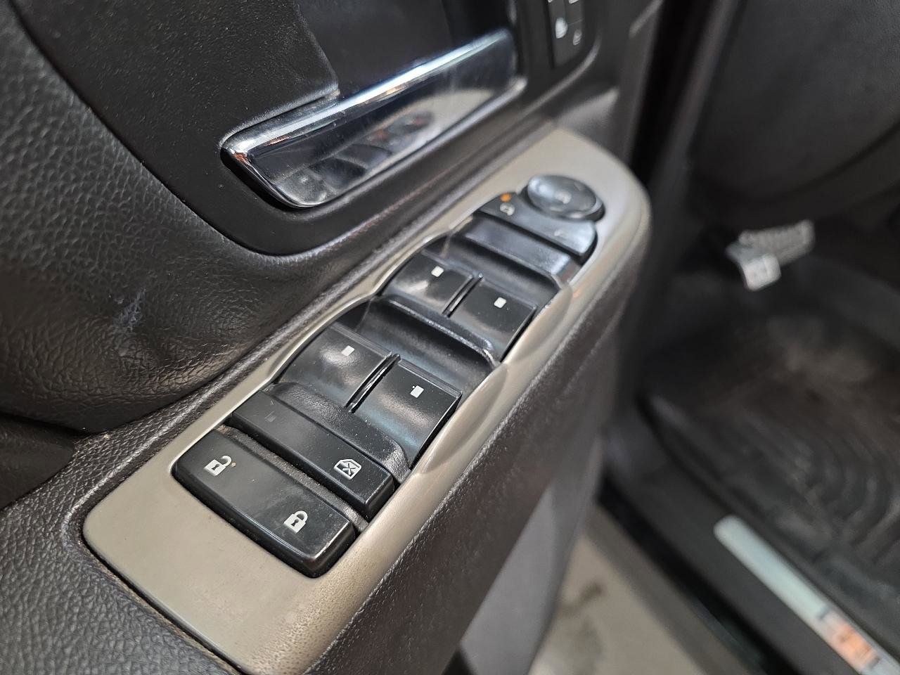 Used 2013 Chevrolet Silverado 2500 LTZ w/ LTZ Plus Package image 29
