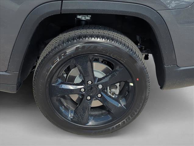 New 2025 Jeep Grand Cherokee Altitude image 7