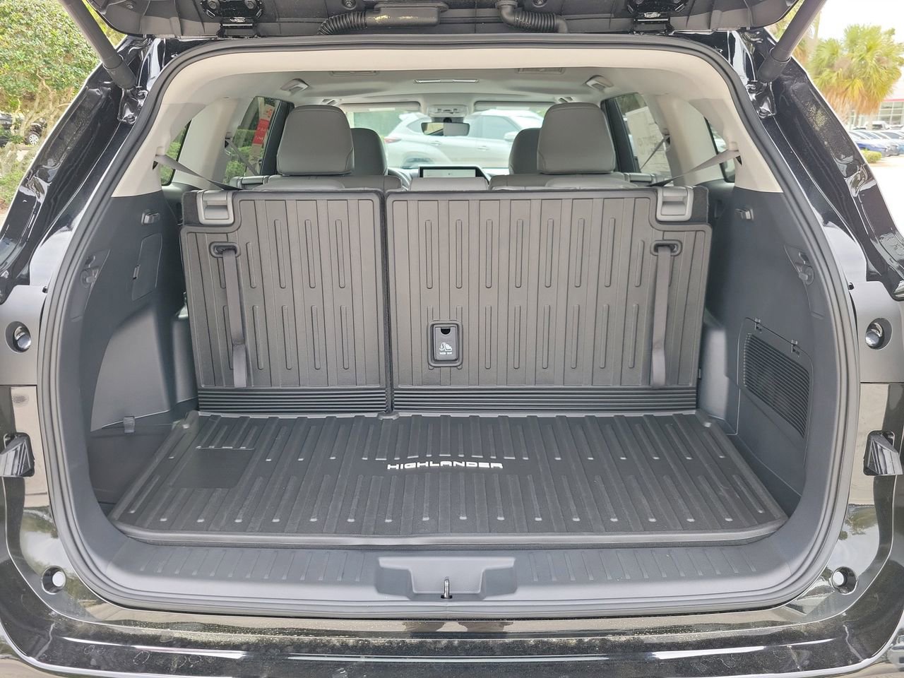 New 2026 Toyota Highlander XLE image 9