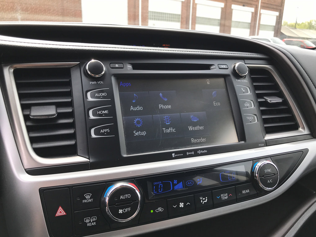 Used 2017 Toyota Highlander Plus w/ Carpet Mat Package AWD/4WD image 19