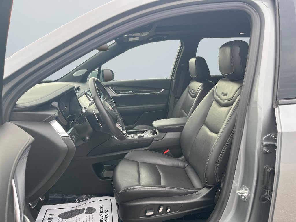 Used 2025 Cadillac XT6 Sport AWD/4WD image 9