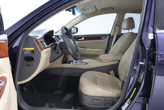 Used 2013 Hyundai Genesis 3.8 RWD image 16