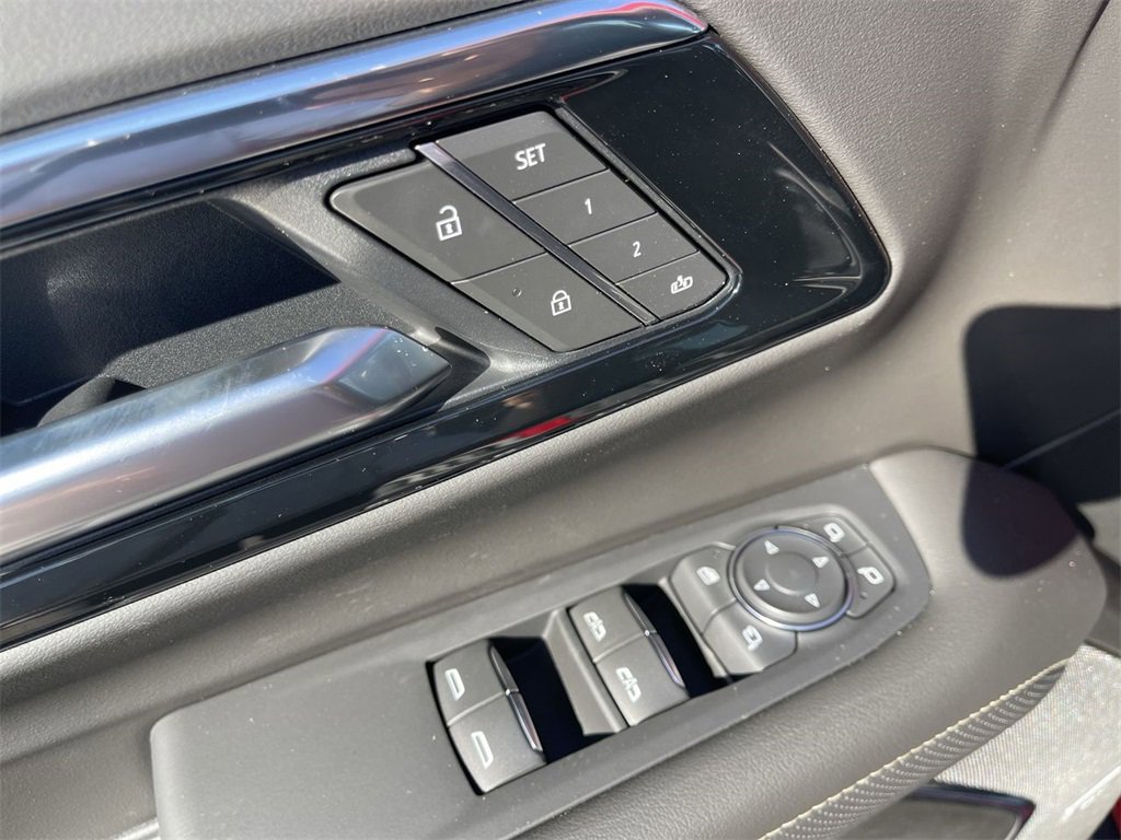 New 2025 Chevrolet Suburban Premier image 13