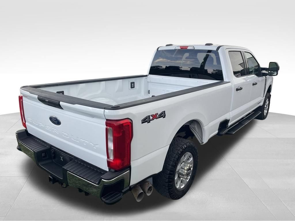 Used 2024 Ford F350 XLT AWD/4WD image 9